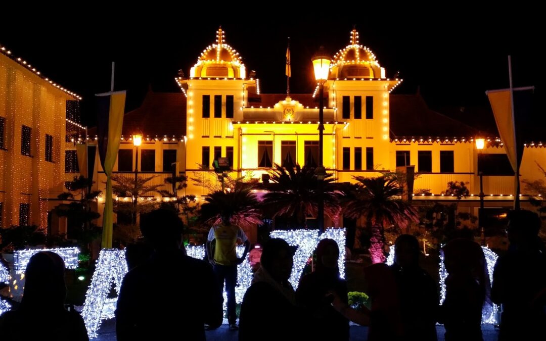 Malam Kilauan Cahaya